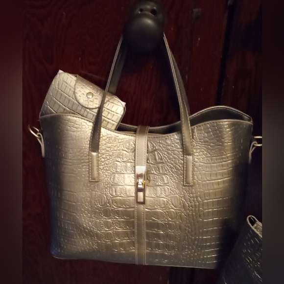 🌞Faux Crocodile Skin 4 piece Set. Champagne Color - Picture 11 of 15